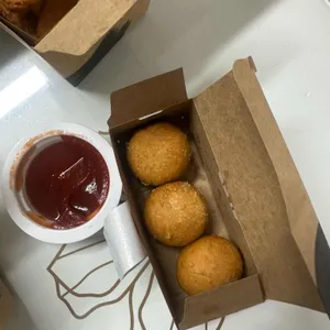 교촌치킨 사진