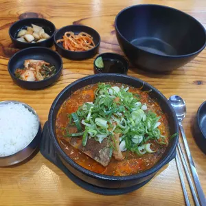 뼈먹자 얼큰한 뼈해장국 사진