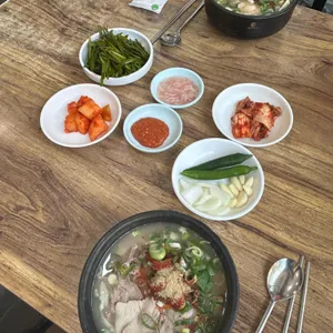 꽃돼지국밥 사진
