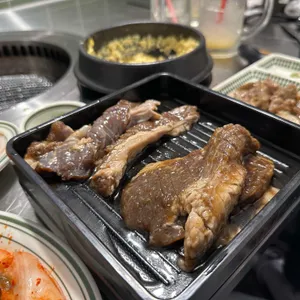 호르몬치치 대표 사진