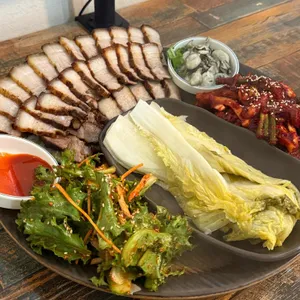 장비빔국수와 굴국밥 보쌈 사진 1