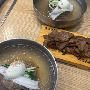 육쌈냉면 사진 1