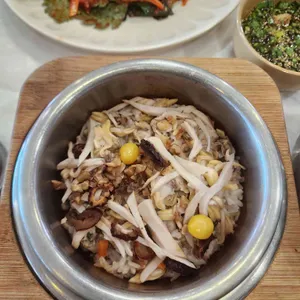 큰마을영양굴밥 사진 1