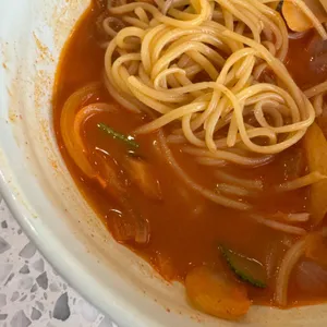 홍춘 사진
