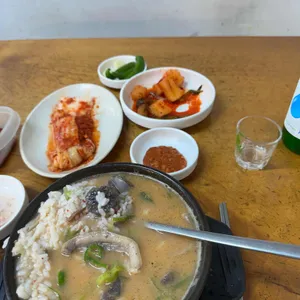아로가 실비순대국 사진 2