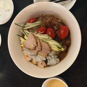 룽위엔 사진 2