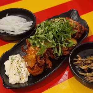 숯불쭈꾸미 멸치국수 사진
