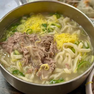 평이담백 뼈칼국수 사진