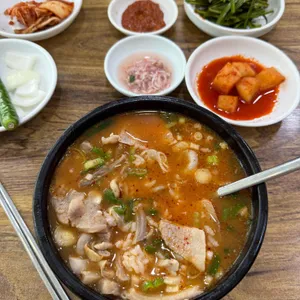 꽃돼지국밥 사진