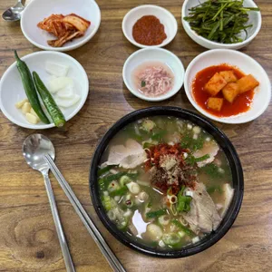 꽃돼지국밥 사진