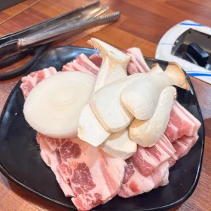 왕솥뚜껑생삼겹살 사진