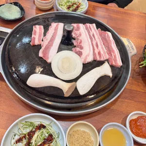 왕솥뚜껑생삼겹살 사진