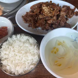 서강껍데기 김치삼겹살점 사진