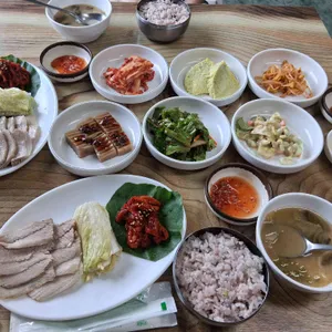 농가보쌈훈제오리 사진 1