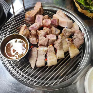 돈사촌 사진 1