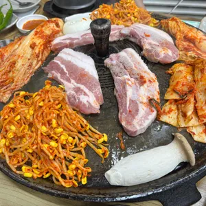 싹쓰리솥뚜껑삼겹살 사진 2