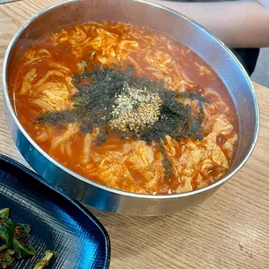안춘공주얼큰이칼국수 사진