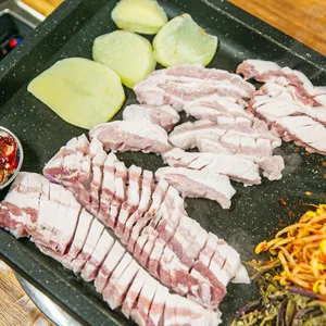 춤추는돼지 사진