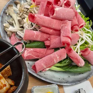 플러스 얼크니샤브칼국수 대표 사진
