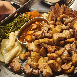 돼봉삼겹살 사진