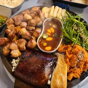 돼봉삼겹살 대표 사진