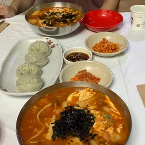 추필여국시 대표 사진