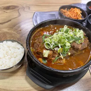 방가삼대얼큰한뼈해장국 사진