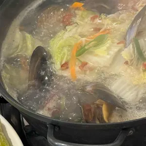 육지로 간 고래 사진