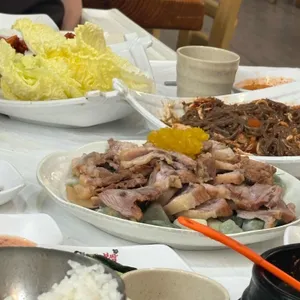 돈통마늘보쌈 대표 사진