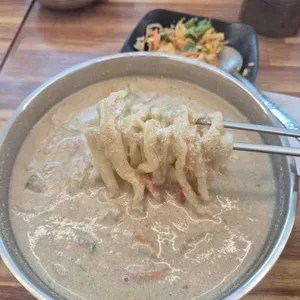 정탁구홍두깨손칼국수 대표 사진