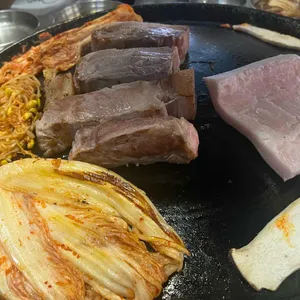 동두천솥뚜껑삼겹살 사진