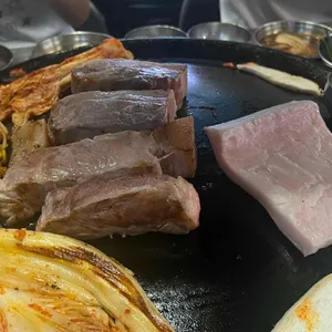 동두천솥뚜껑삼겹살 사진