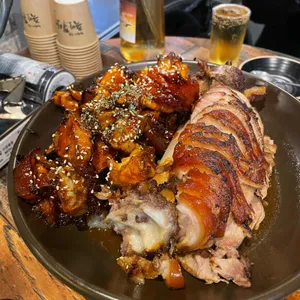 화덕에통째로구운족발 사진