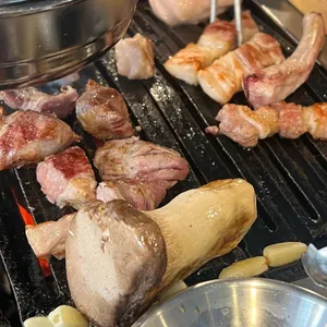 감탄돼지 대표 사진
