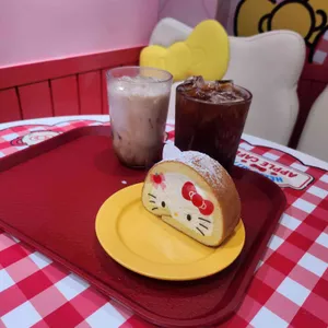 헬로키티 애플카페 사진