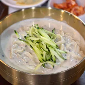 평이담백 뼈칼국수 사진