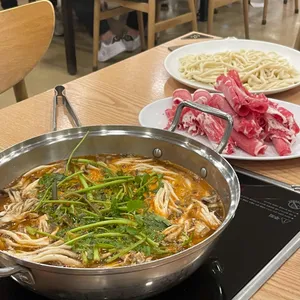 얼큰이샤브샤브손칼국수 대표 사진