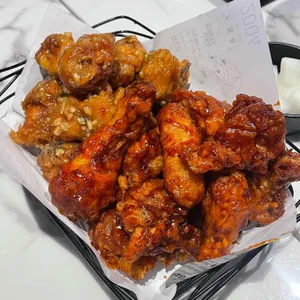 교촌치킨 사진