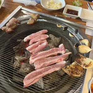 솔방구리 삼겹살 사진