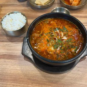 얼큰본가 연품뼈해장국 24시 사진