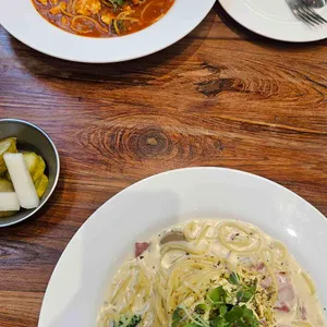 라라코스트 대표 사진