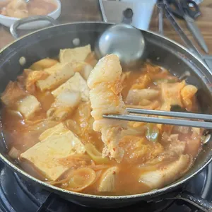 파주역 생고기 김치찌개 사진