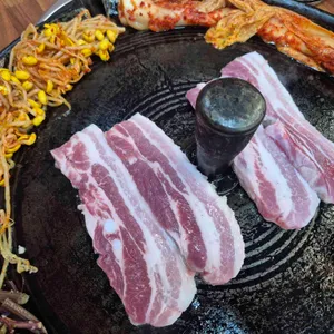 깡쓰리왕솥뚜껑 김치삼겹살 사진 1