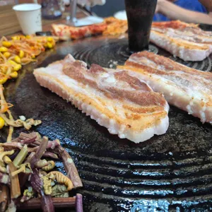 깡쓰리왕솥뚜껑 김치삼겹살 사진 2