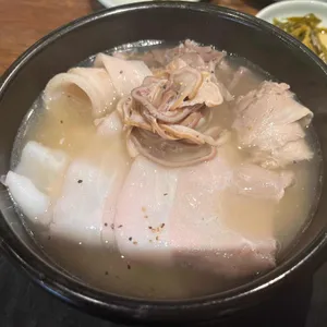 엄용백돼지국밥 대표 사진