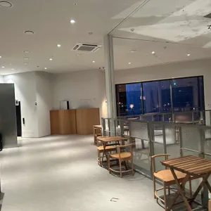 언캐니 리뷰 사진