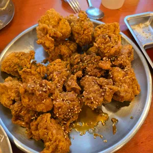 홀까닭 치킨에홀린까닭 대표 사진