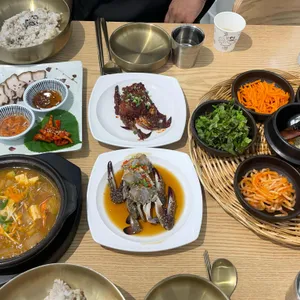 꽃게주는 보리밥 사진