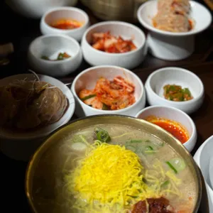 평이담백 뼈칼국수 사진