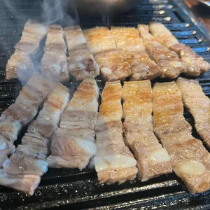 엄용백 돼지구이집 사진